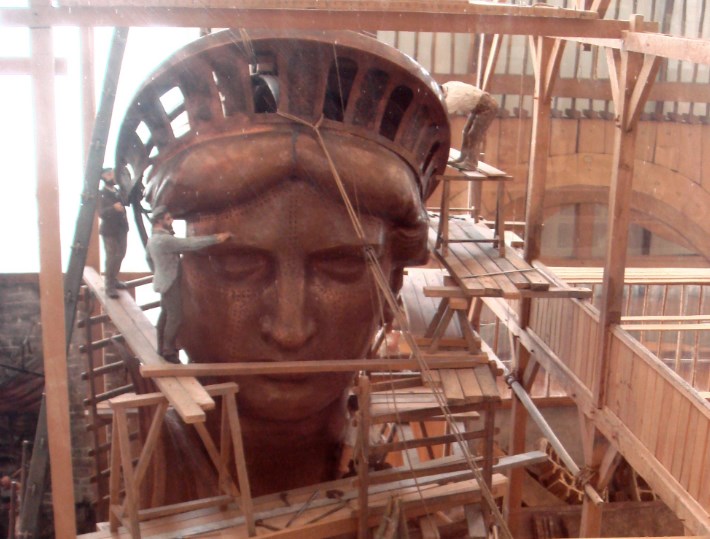 Статуя в музеях США