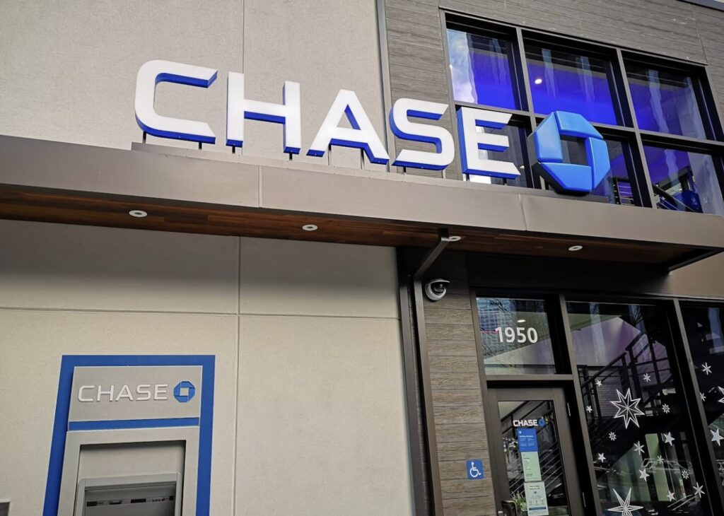 Популярные банки среди иммигрантов